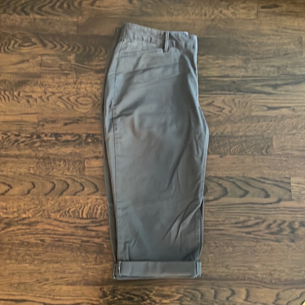 Eddie Bauer Grey Curvy Cropped Legendwash Stretch Jeans, Size 10